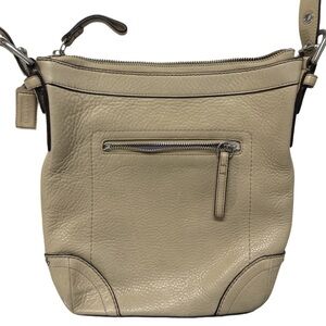 VTG COACH women's beige pebbled leather crossbody shoulder purse.